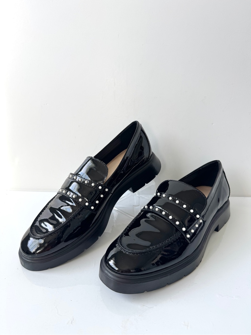Stuart Weitzman Darcy Black Patent Leather Pearl-Trim Stacked Heel Loafer Sz 8.5